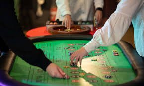 Dealer kasino langsung di meja blackjack profesional oja88